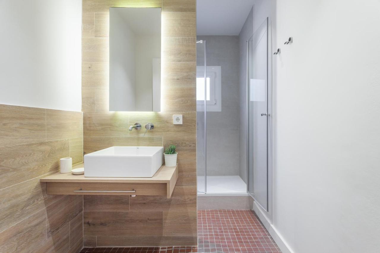 6 Dormitorios En Apartamento Modernista En El Corazon De Barcelona Exterior photo