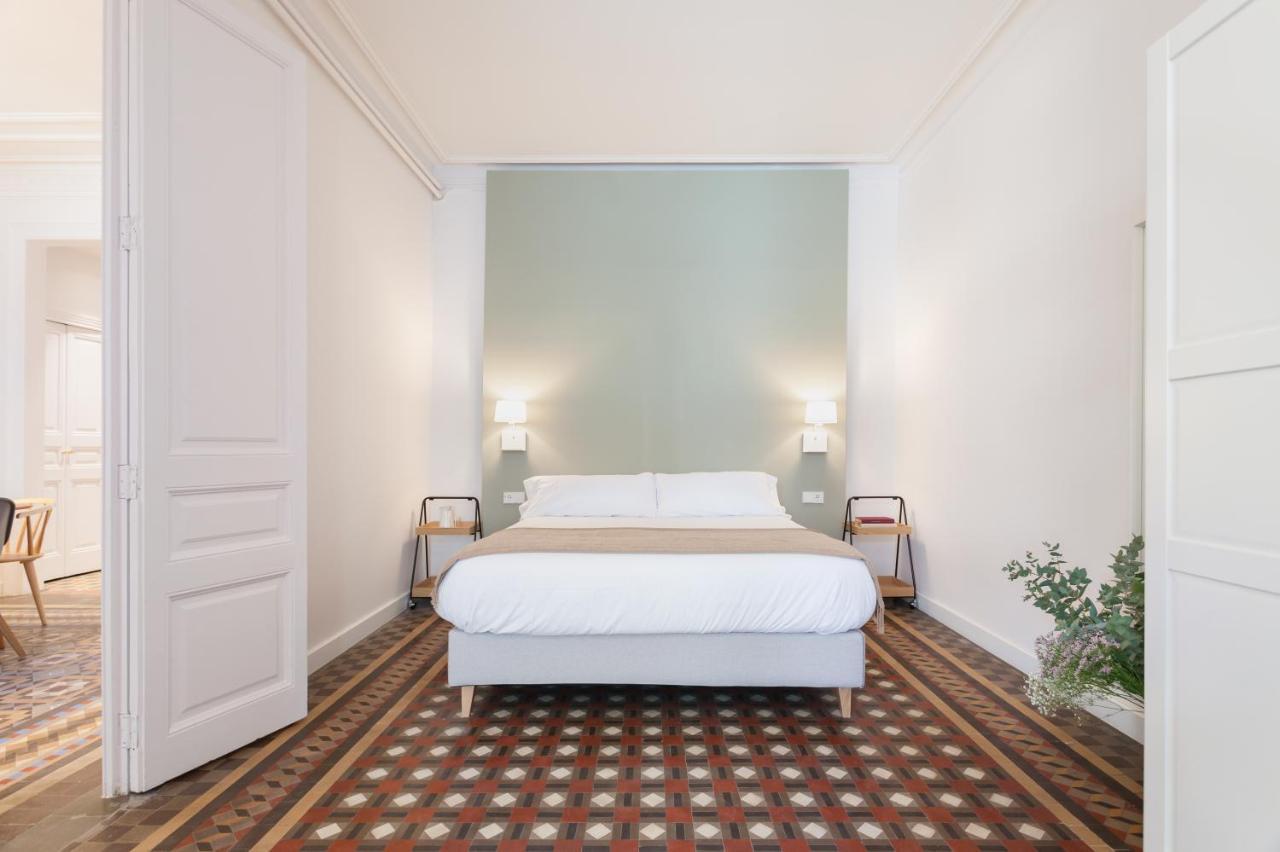 6 Dormitorios En Apartamento Modernista En El Corazon De Barcelona Exterior photo