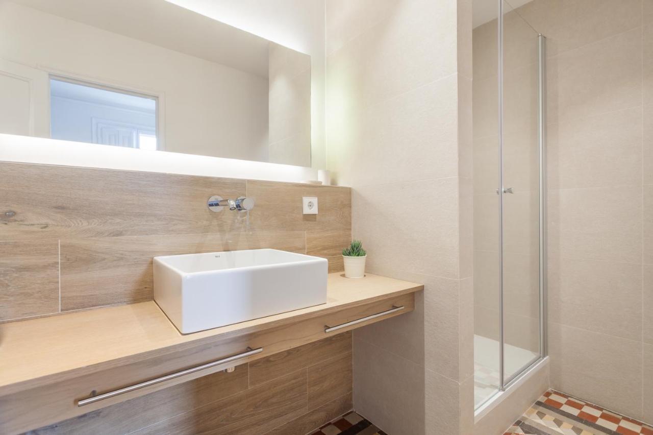 6 Dormitorios En Apartamento Modernista En El Corazon De Barcelona Exterior photo