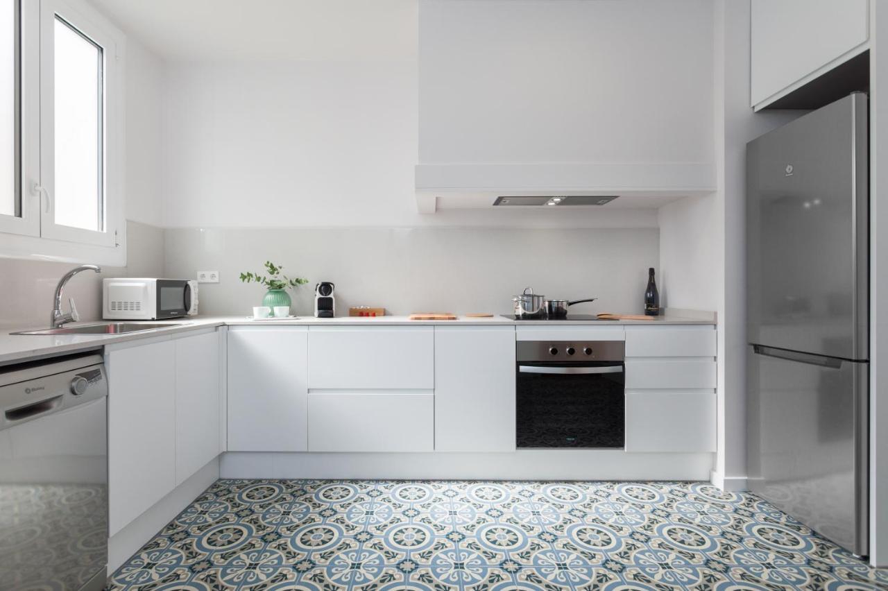 6 Dormitorios En Apartamento Modernista En El Corazon De Barcelona Exterior photo
